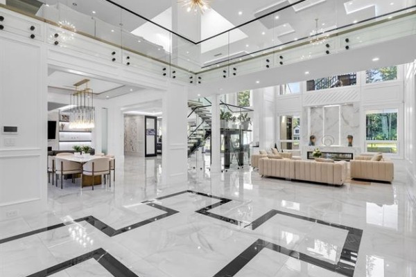 Open concept foyer with dining area, living room, and glass railings. - 21136 42 Avenue, Langley