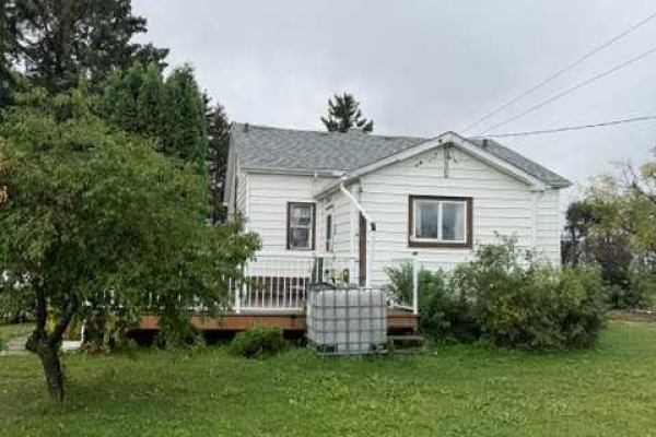 Family room - 2114 Township Road 372, Rural Red Deer County, AB T4G0M9 Photo 2