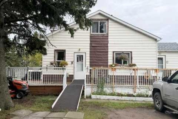 Foyer - 2114 Township Road 372, Rural Red Deer County, AB T4G0M9 Photo 5