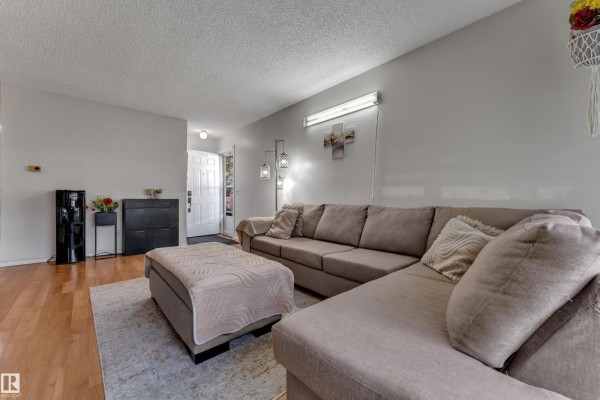 Primary Bedroom - 2114 38 St Nw, Edmonton, AB T6L4C3 Photo 5