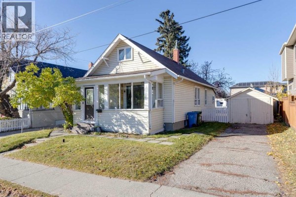 Primary Bedroom - 2115 10 Street Nw, Calgary, AB T2N0Z4 Photo 2