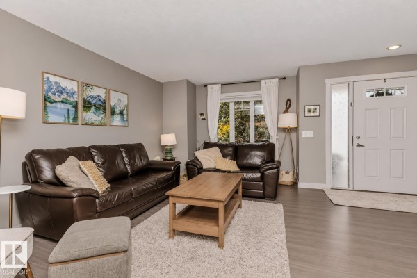 Kitchen - 2115 Trumpeter Wy Nw, Edmonton, AB T5S0G1 Photo 3