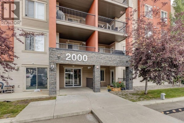 2117, 403 Mackenzie Way Sw, Airdrie, AB, photo 2