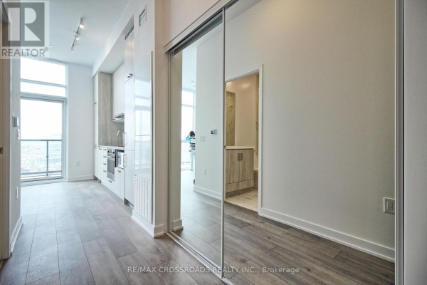 Dining room - 2117 - 38 Honeycrisp Crescent, Vaughan, ON L4K0M8 Photo 2