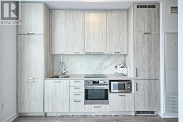 Kitchen - 2117 - 38 Honeycrisp Crescent, Vaughan, ON L4K0M8 Photo 3