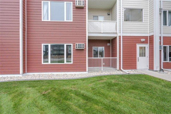Primary Bedroom - 2117 2 Brighton Lane, Steinbach, MB R5G0X6 Photo 2
