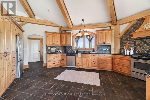 Kitchen - 21170 Mayfair Road, Southwest Middlesex, ON N0L1T0 Photo 5