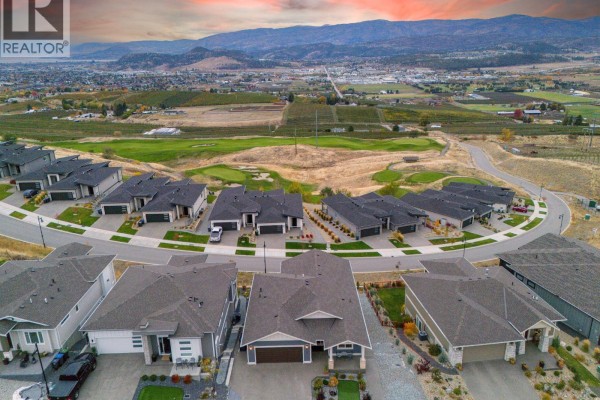 2pc Bathroom - 2118 Ryegrass Road, Kelowna, BC V1Y0A2 Photo 2