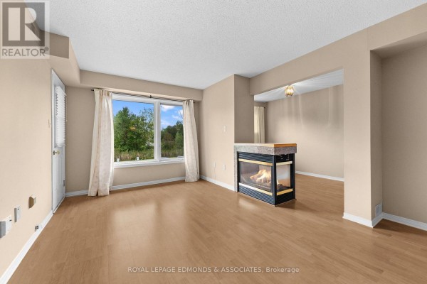 Bathroom - 212 - 1 Crandall Street, Pembroke, ON K8A8M6 Photo 5