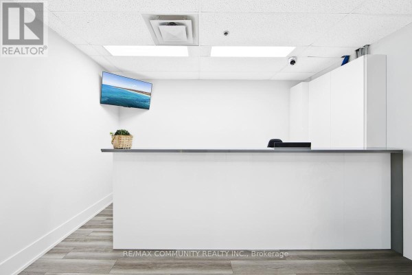 212 - 105 Gordon Baker Road, Toronto, ON M2H3P8 Photo 4