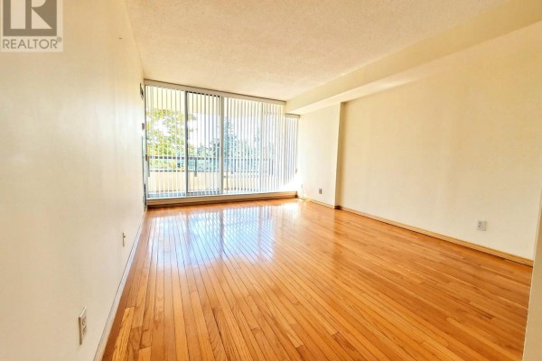Den - 212 - 1121 Steeles Avenue W, Toronto, ON M2R3W7 Photo 4
