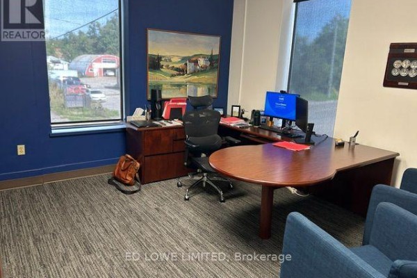 212 - 331 Bayfield Street, Barrie, ON L4M3C2 Photo 2