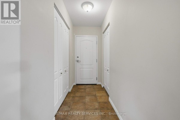 Living room - 212 - 350 Wellington Street, Kingston, ON K7K7J7 Photo 5