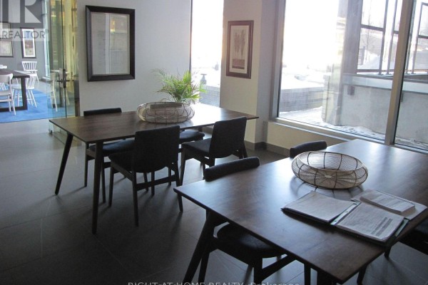 Dining room - 212 - 385 Osler Street, Toronto, ON M6N0B2 Photo 2