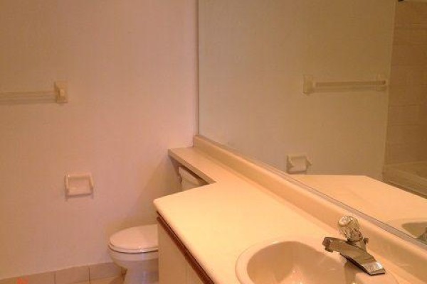 Kitchen - 212 - 6 Humberline Drive, Toronto, ON M9W6X8 Photo 2