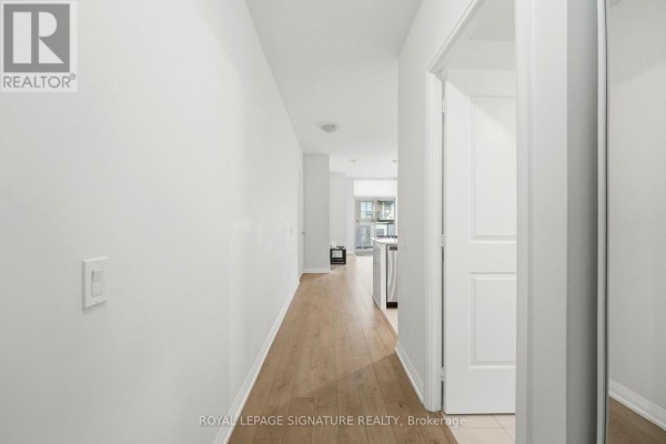 Bathroom - 212 - 65 Watergarden Drive, Mississauga, ON L5R0G8 Photo 5