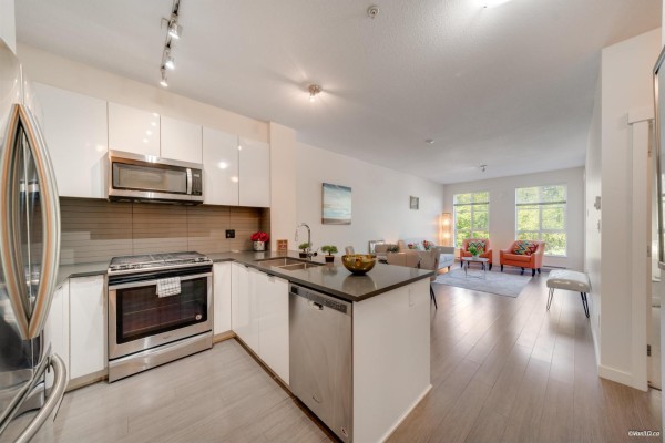 212 15138 34th Avenue, Surrey, BC V3Z0Y5 Photo 4