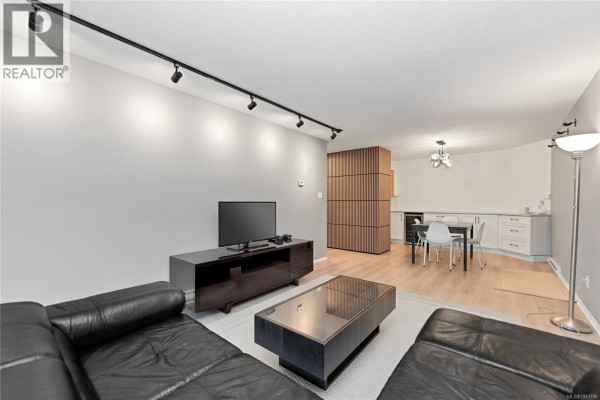 212 2022 Foul Bay Rd, Victoria, BC, photo 3