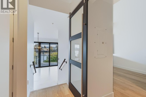 212 220 Salter Street, New Westminster, BC V3M0H4 Photo 3
