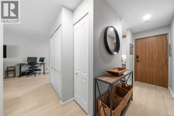 Bathroom - 212 2520 Wark St, Victoria, BC V8T5G6 Photo 4