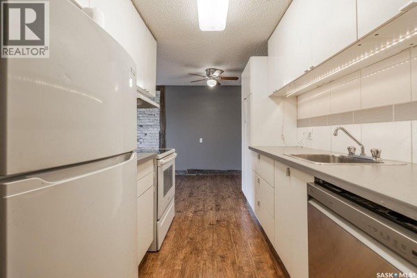 Living room - 212 3302 33rd Street W, Saskatoon, SK S7L6C9 Photo 4
