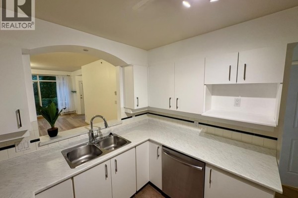 212 3600 Windcrest Drive, North Vancouver, BC V7G2S5 Photo 2