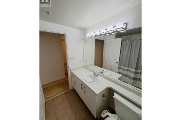 212 3600 Windcrest Drive, North Vancouver, BC V7G2S5 Photo 5