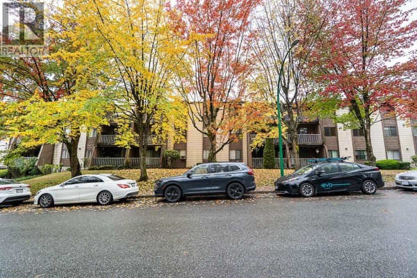 212 3921 Carrigan Court, Burnaby, BC V3N4J7 Photo 3
