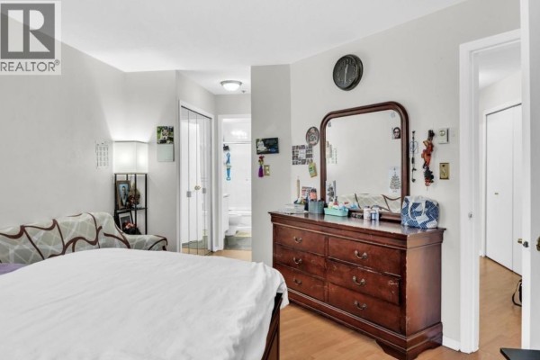 212 6939 Gilley Avenue, Burnaby, BC V5J4W8 Photo 4