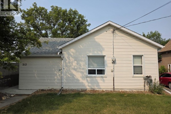 212 6th Avenue Ne, Swift Current, SK, photo 2