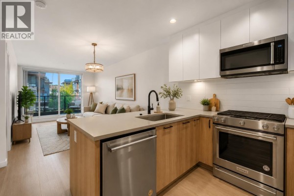 212 707 Como Lake Avenue, Coquitlam, BC V3J0J5 Photo 4