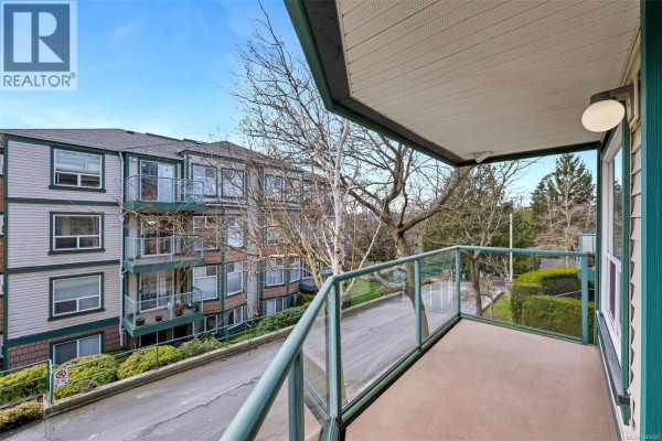 Kitchen - 212 899 Darwin Ave, Saanich, BC V8X2X7 Photo 2