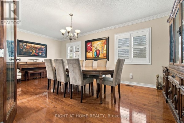 Kitchen - 212 Bachman Drive, Vaughan, ON L6A3V9 Photo 5