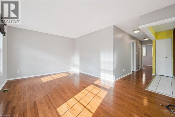 Family room - 212 Heritage Drive, Kitchener, ON N2B3J6 Photo 4