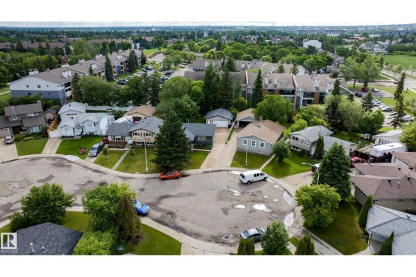 Kitchen - 212 Homestead Cr Nw, Edmonton, AB T7S1S7 Photo 3
