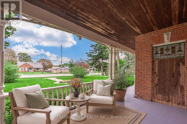 Living room - 212 Liberty Street N, Clarington, ON L1C2M8 Photo 4