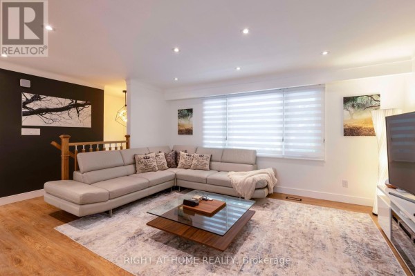 Living room - 212 Lockhart Drive, St  Catharines, ON L2T1X1 Photo 5