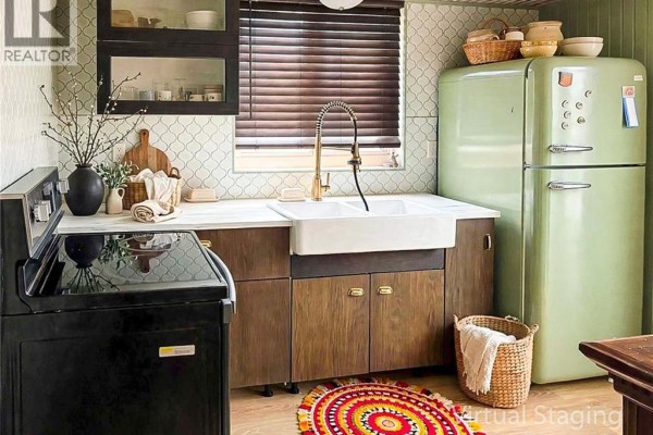 Kitchen - 212 Niagara Street, St  Catharines, ON L2M4V4 Photo 5