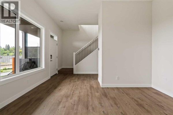 Living room - 212 Sovereign Common Sw, Calgary, AB T3C3Y3 Photo 4