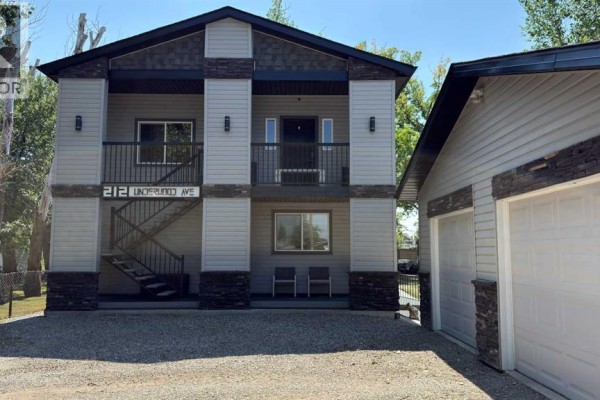 Living room - 212 Underwood Avenue, Diamond City, AB T0K0T0 Photo 2