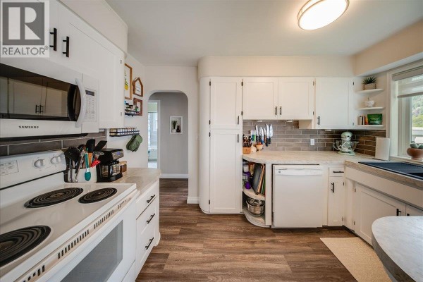 Family room - 2120 Sixth Avenue, Trail, BC V1R3B7 Photo 5