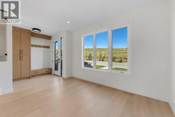 Foyer - 2121 Mackay Road Nw, Calgary, AB T3B1C9 Photo 3