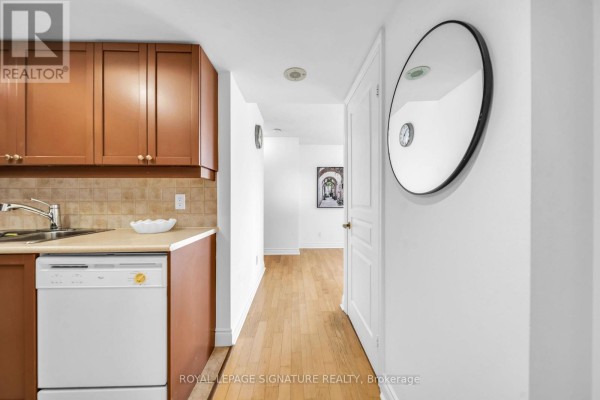 2122 - 15 Northtown Way, Toronto, ON M2N7A2 Photo 4