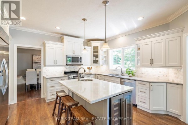 Office - 2122 Fern Glen Court, Severn, ON L3V0E8 Photo 4