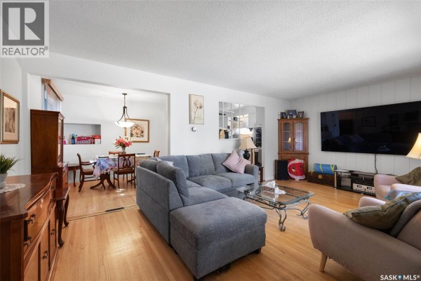 Living room - 2122 Wascana Street, Regina, SK S4T4J9 Photo 3