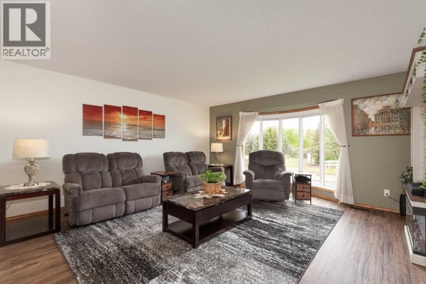 Primary Bedroom - 2123 16 Avenue, Coaldale, AB T1M1J9 Photo 4