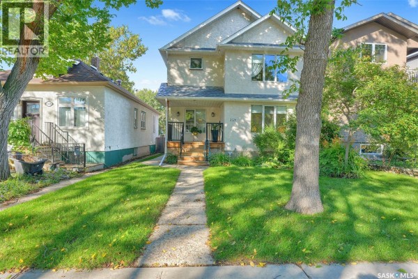 Living room - 2124 Princess Street, Regina, SK S4V3Z6 Photo 2