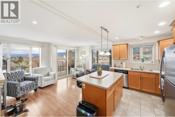 3pc Ensuite bath - 2125 Atkinson Street Unit# 702, Penticton, BC V2A9E6 Photo 3