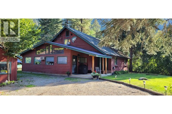2126 Creighton Valley Road, Lumby, BC, photo 3
