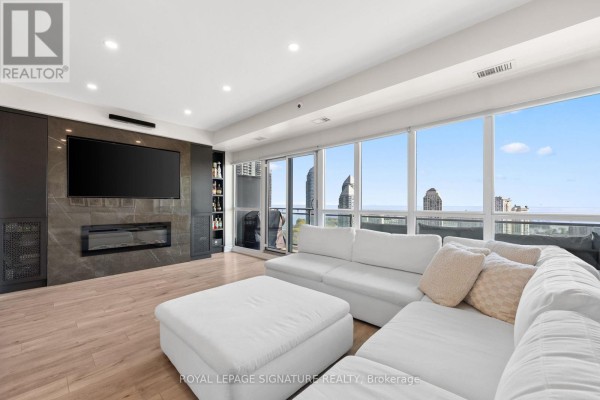 2128 - 165 Legion Road, Toronto, ON, photo 3